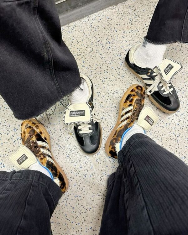 samba pony leopard on feet na nogach