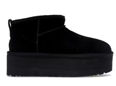ugg-classic-ultra-mini-platform-black-side: Widok boczny na platformę i logo UGG