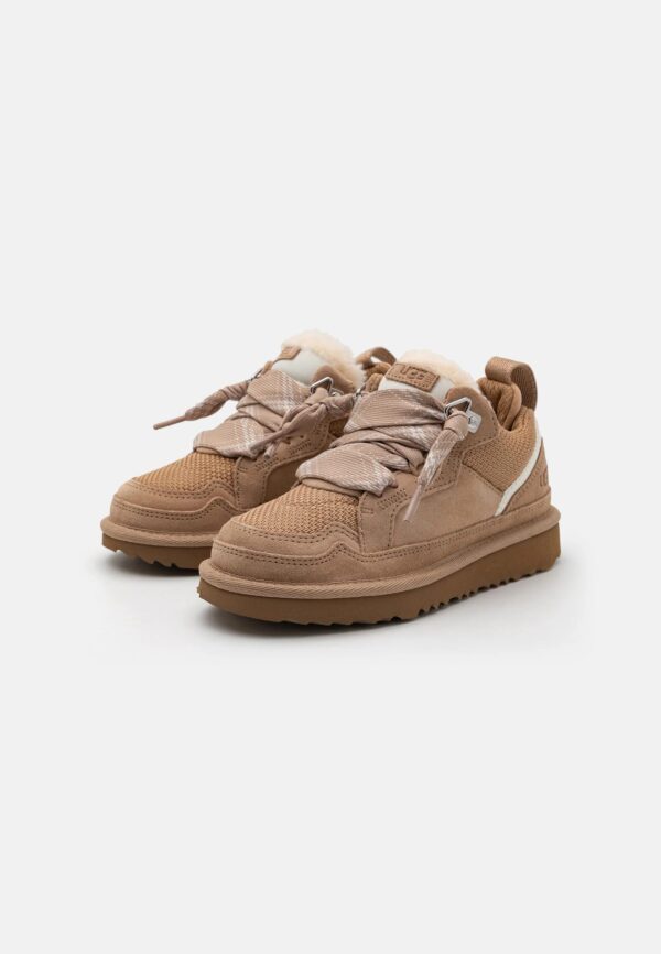 ugg-lowmel-sand-womens-overall: oba buty UGG Lowmel Sand damski