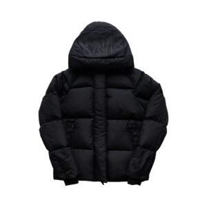 syna-down-puffer-coat-black-front: Przód czarnej kurtki puchowej Syna