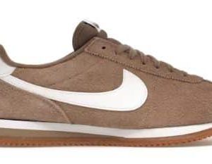 Nike Cortez Vintage Medium Curry zamszowa cholewka w ciepłym brązie widok z boku