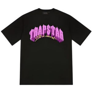 Trapstar Trap City 2.1 Tee Black White — przód koszulki z białą grafiką Trap City na czarnym tle